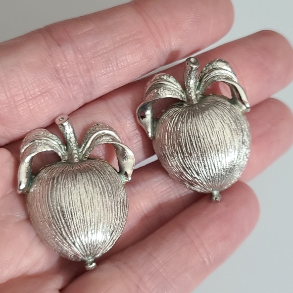 Vintage 1962 apple clip on earrings sarah Coventry Adam's delight silver vtg - Picture 6 of 8